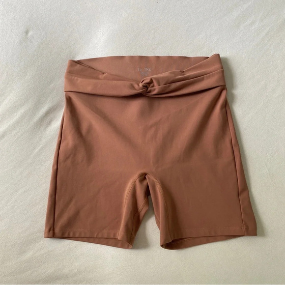 Le Ore x UO Camel Twist Front Tropez Bike Shorts Size M - Picture 3 of 5